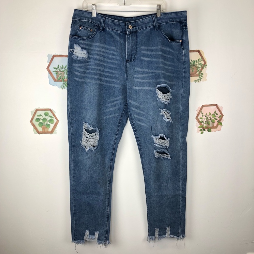 Izura Distressed Jeans